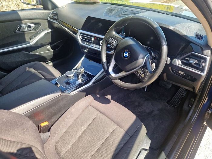 Bmw 330e.   2020