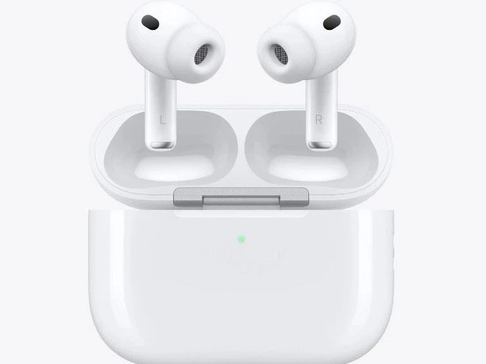 Official Apple AirPod Pro 3 (3rd Generation) + Active noise cancellation, Excellent Very little use
