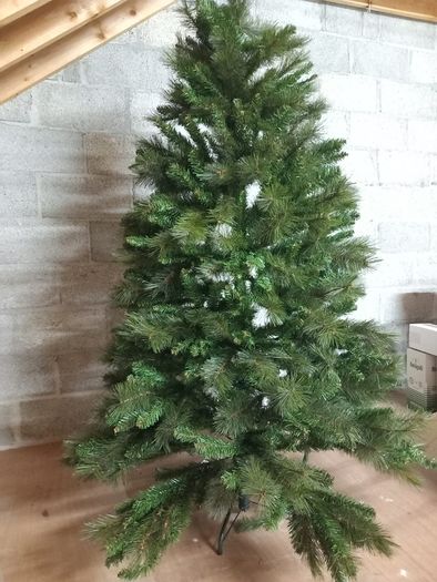 Christmas Tree - 6.5ft Slim build
