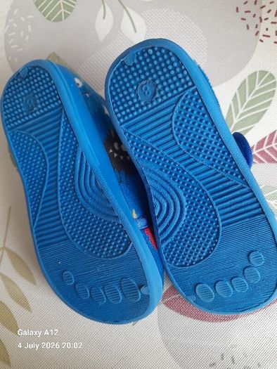 boys slippers size 8