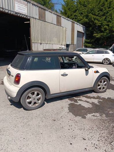 Breaking mini cooper 2006 petrol