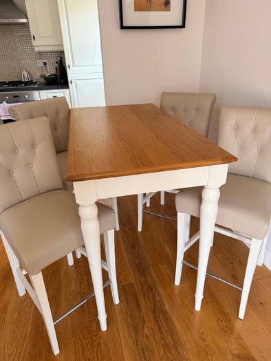 LIKE NEW Bar / Breakfast Table and Chairs