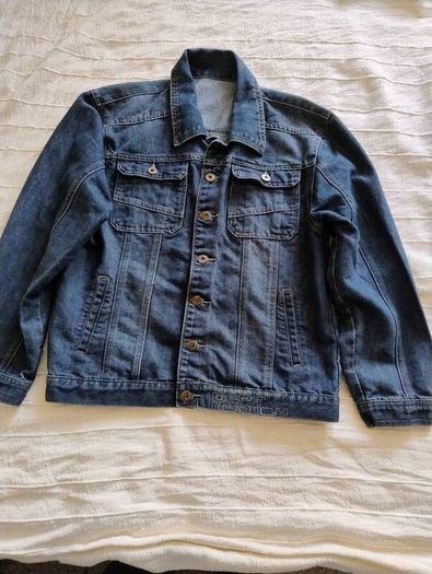 Denim cotton jacket in very good condition see last three photos for exact measurements FREE STANDARD POSTAGE INCLUDED