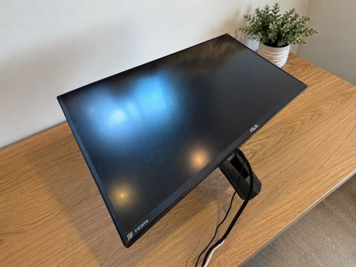 27-inch 1440p 165 Hz IPS Monitor with 1 ms response time