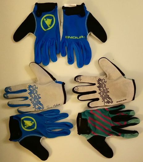 Original ENDURA HUMMVEE kids cycling gloves in AZURE BLUE or TEAL - children bike gloves for age up to 9 years old