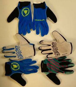 Original ENDURA HUMMVEE kids cycling gloves in AZURE BLUE or TEAL - children bike gloves for age up to 9 years old