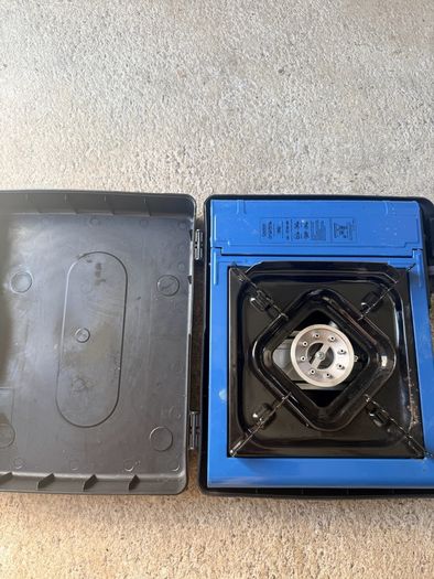 Single-burner camping gas stove 100 with Piezo ignition - 2,200 W