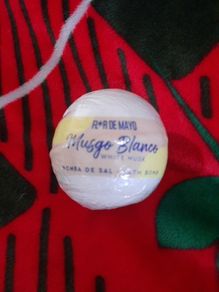 white musk bath bomb