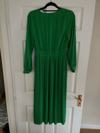 Brand new Galery dress in green