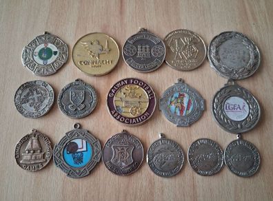 Lot of 16 medals