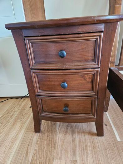 Complete Solid Wood Bedroom Set Sleigh bed, 2 Nightstands & Dresser with Mirror