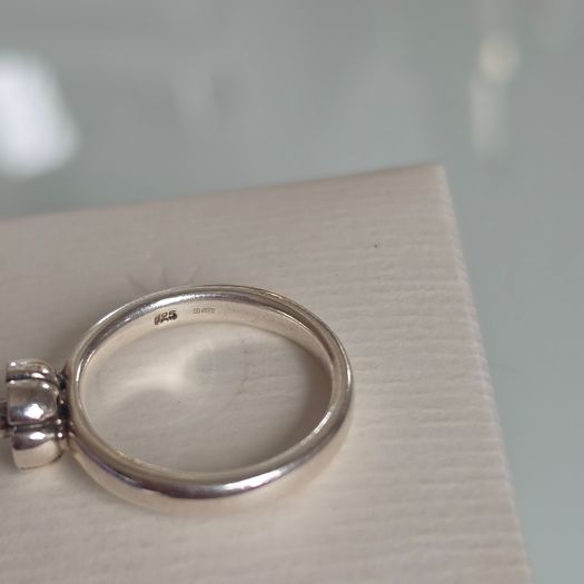 Pandora flower ring size 56 (P) also I have matching charm/pendant in my add( box not including)