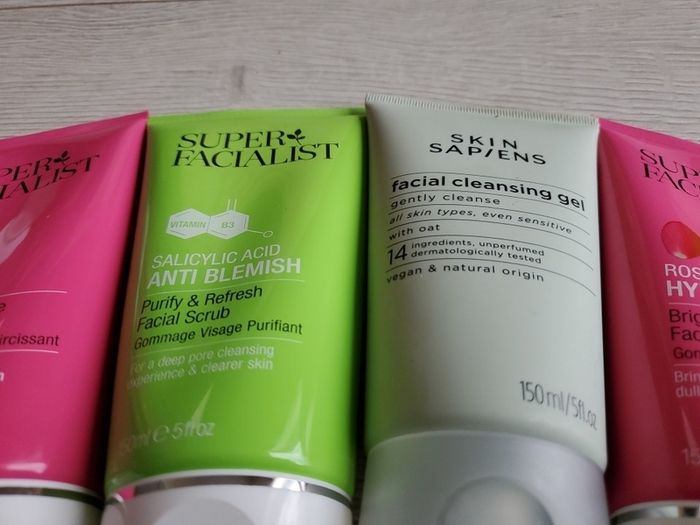 Facial scrub