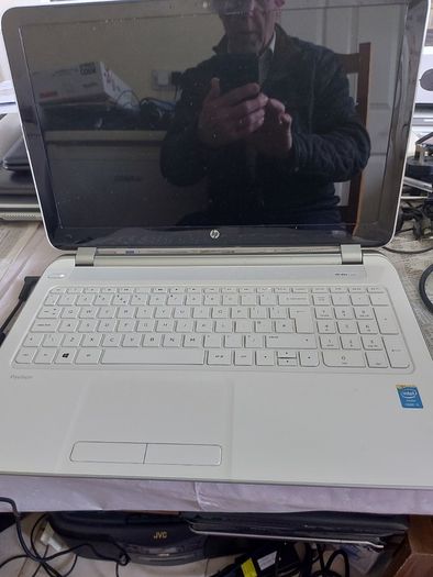 HP Pavilion 15.6 inch Laptop,Model 15-n098sa,  Intel Core i5-4200U CPU, 2.3GHz, 8GB Ram, 1 Terrabyte HDD, Windows 10, Microsoft Edge, Chrome and VLC