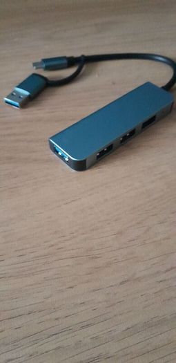 4 Port Adapter. Type C & USB Connection