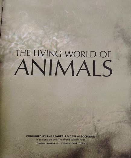 Vintage 1970 The Living World of Animals 1st Ed  Rare Gerald Durrell  Celeb Insert Included