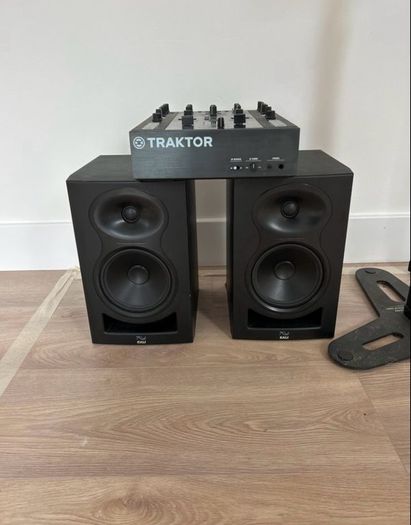 2 X Technics SL-1200MK2 turntables, 2 X Traktor scratch vinyl records, Native instruments Z2 mixer with all connections,2 X Kali LP6 speakers and a pair of Sony headphones