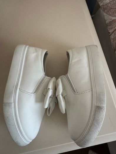 Girls trainers