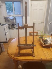 easel wooden table