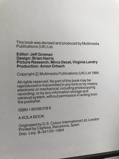 Porsche hardback book a5 large in size published in 1984 encyclopaedia of the Porsche
