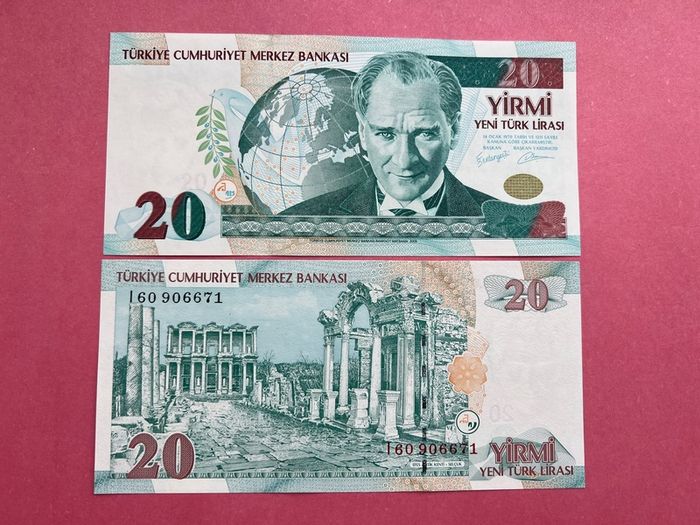 Turkey  20 Lira  2005  Pick 219b   ( Uncirculated )