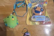 tamagotchi bundle - 1 handheld + 2 cases