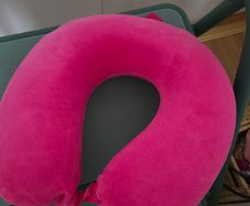 Travel neck pillow