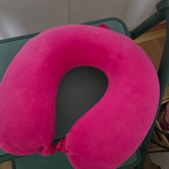 Travel neck pillow