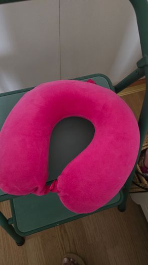 Travel neck pillow