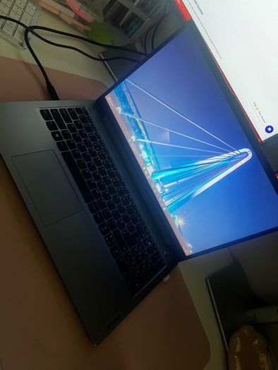 Lenovo ideapad slim 3 15IAH8