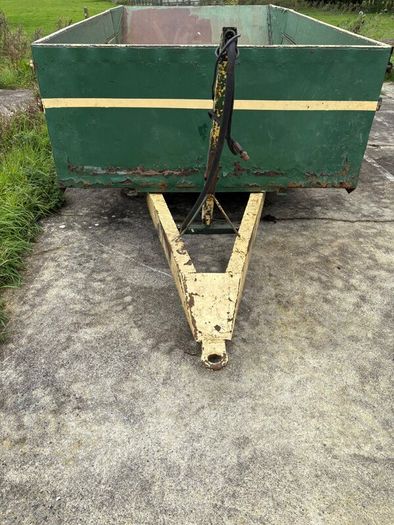 Tipping trailer