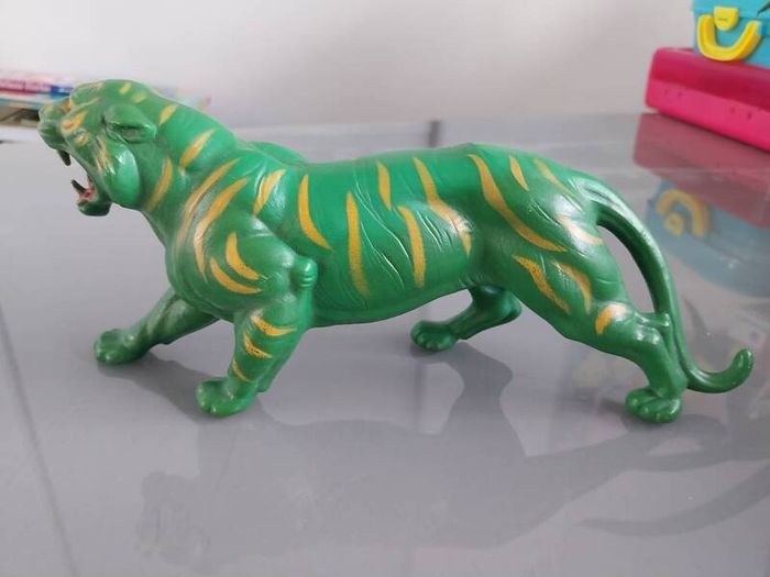 Vintage Masters of the Universe MOTU He-Man Battle Cat Action figures