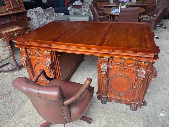Thomas Chippendale Lions Head Carved Twin Pedestal Partner Desk+ chair+ table
