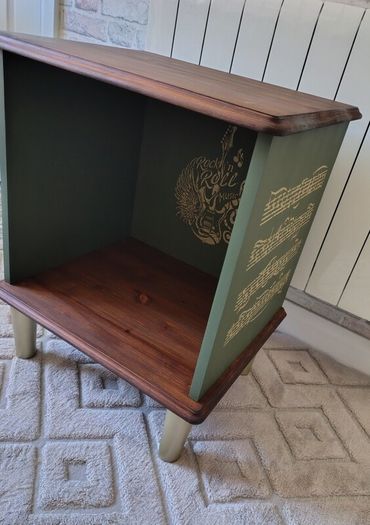 Cabinet for vinyl records storage