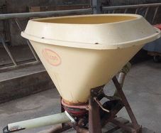 Vicon fertiliser spreader