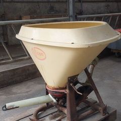 Vicon fertiliser spreader