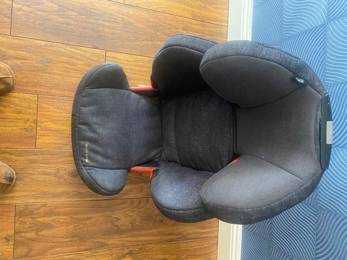 childs car seat