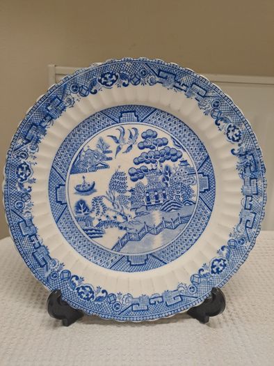 Antique Blue Willow pattern plate scalloped edge