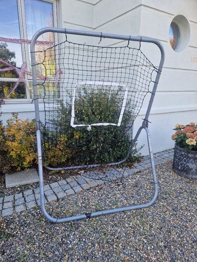 Sports rebounder net
