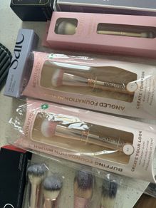 Face makeup brushes