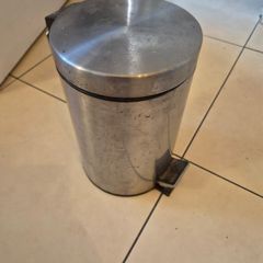 Rubbish bin