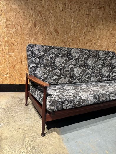 Mid century Guy Rogers Manhattan sofa day bed