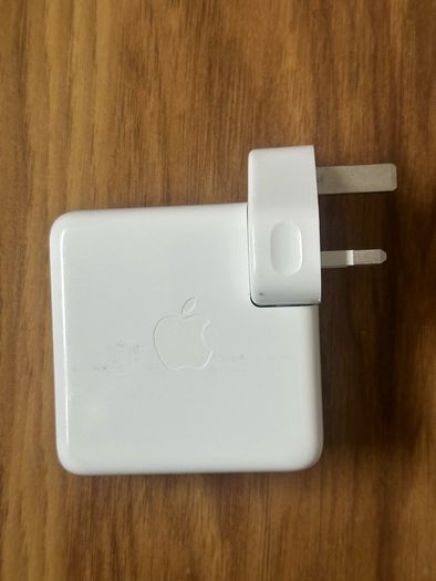 Apple USB-C Power adapter 61W