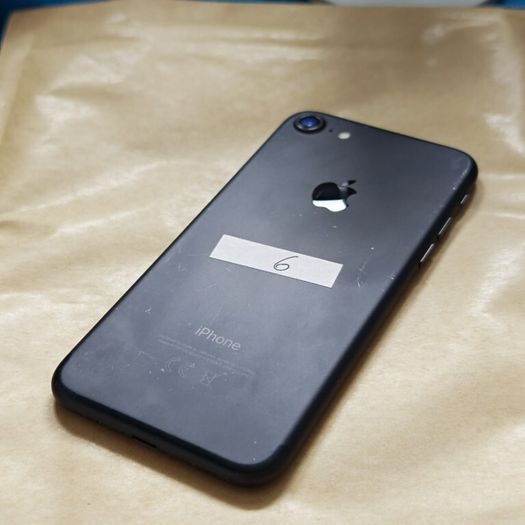 Apple iPhone 7 - 32GB - Black - 3 Network - Activation Locked (For Parts / Repair)