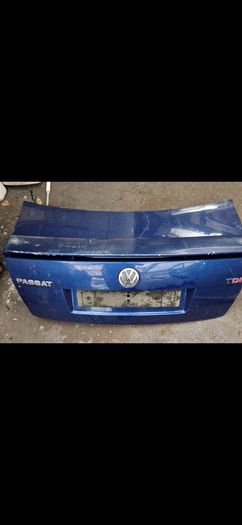 2002 PASSAT Tailgate/trunk/boot
