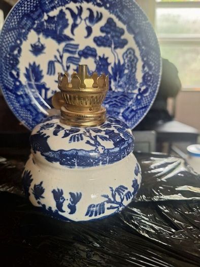 Vintage Mid-Century Blue Willow Porcelain Oil Lamp Set with Reflector Plate