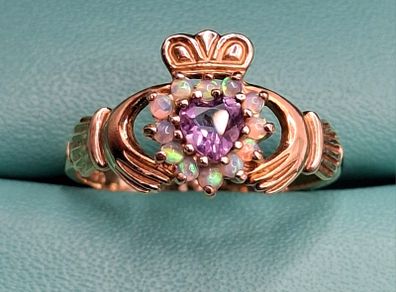 Vintage 9ct yellow gold claddagh ring