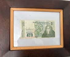 1 pound note in a frame
