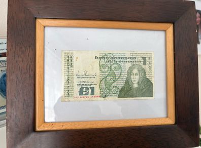 1 pound note in a frame