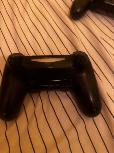 ps4 fat 1TB jailbreak 11.00 and controller 2